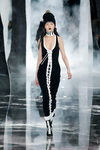 Vestido ajustado sport de Fenty by Rihanna en la FW de Nueva York para otoño/invierno 2016/2017