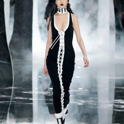 Vestido ajustado sport de Fenty by Rihanna en la FW de Nueva York para otoño/invierno 2016/2017