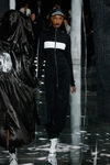 Vestido terciopelo con cremallera de Fenty by Rihanna en la FW de Nueva York para otoño/invierno 2016/2017