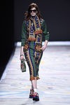 Vestido verde con bufanda de David Delfín en la FW de Madrid para otoño/invierno 2016/2017