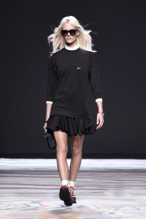 Vestido estilo sport de David Delfín en la FW de Madrid para otoño/invierno 2016/2017