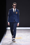 Traje masculino azul de David Delfín en la FW de Madrid para otoño/invierno 2016/2017