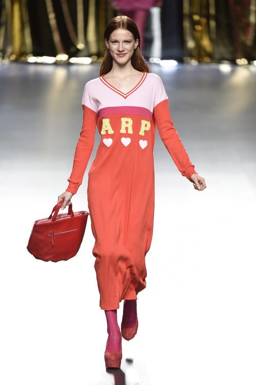Vestido camisero de Ágatha Ruiz de la Prada en la FW de Madrid para otoño/invierno 2016/2017