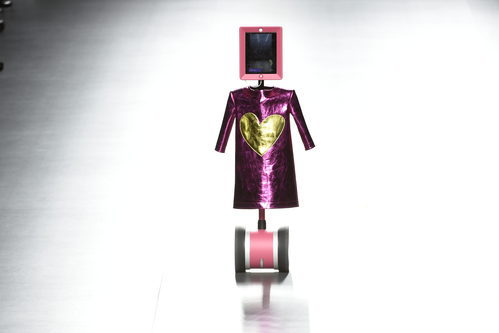 Robot iPad de Ágatha Ruiz de la Prada en la FW de Madrid para otoño/invierno 2016/2017