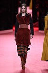 Chaleco largo de pelo de Juanjo Oliva en la FW de Madrid otoño/invierno 2016/2017