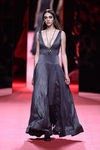 Vestido gasa gris de Juanjo Oliva en la FW de Madrid otoño/invierno 2016/2017