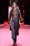 Vestido azul y naranja de Juanjo Oliva en la FW de Madrid otoño/invierno 2016/2017