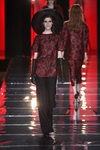 Conjunto rojo y negro de Duyos en la FW de Madrid para otoño/invierno 2016/2017 