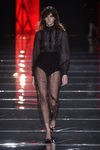 Look transparente de Duyos en la FW de Madrid para otoño/invierno 2016/2017 