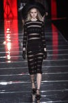 Vestido con franjas de Duyos en la FW de Madrid para otoño/invierno 2016/2017 