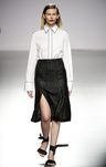 Conjunto blanco y negro de Ángel Schlesser en la FW de Madrid para otoño/invierno 2016/2017
