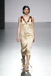 Vestido lencero de Ángel Schlesser en la FW de Madrid para otoño/invierno 2016/2017
