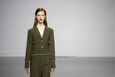 Mono caqui de Ángel Schlesser en la FW de Madrid para otoño/invierno 2016/2017