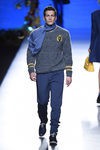Jersey y pantalones de raso de Francis Montesinos en la FW de Madrid otoño/invierno 2016/2017