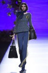 Jersey y pantalones de raso con flecos de Francis Montesinos en la FW de Madrid para otoño/invierno 2016/2017
