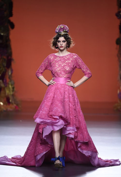 Vestido inspiración flamenca de Francis Montesinos en la FW de Madrid para otoño/invierno 2016/2017