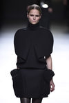 Conjunto de falda de Amaya Arzuaga en la FW de Madrid para otoño/invierno 2016/2017