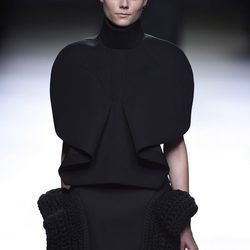 Conjunto de falda de Amaya Arzuaga en la FW de Madrid para otoño/invierno 2016/2017