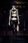 Conjunto negro encaje de Andrés Sardá en la FW de Madrid para otoño/invierno 2016/2017