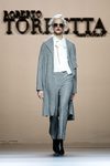 Conjunto gris de Roberto Torretta en la FW de Madrid para otoño/invierno 2016/2017
