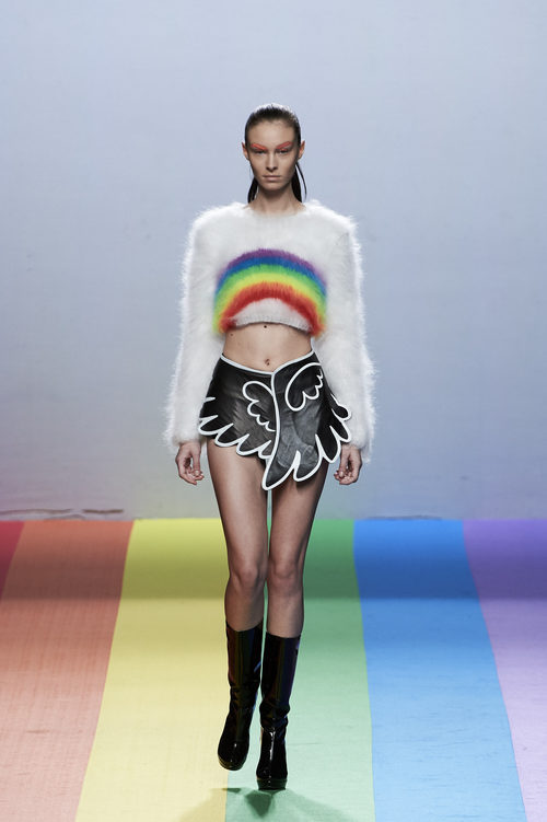 Jersey y mini falda de María Escoté en la FW de Madrid para otoño/invierno 2016/2017