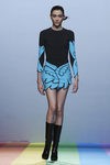 Vestido de alas azules de María Escoté en la FW de Madrid para otoño/invierno 2016/2017