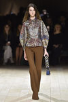 Conjunto marrón de Burberry en la FW de Londres para otoño/invierno 2016/2017