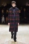 Abrigo de cuadros de Burberry en la FW de Londres para otoño/invierno 2016/2017