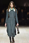 Vestido verde agua de Burberry en la FW de Londres para otoño/invierno 2016/2017