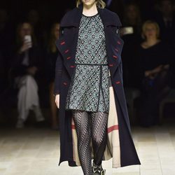 Estilo grunge de Burberry en la FW de Londres para otoño/invierno 2016/2017