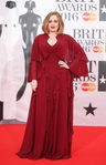Adele en la alfombra roja de los Premios Brit 2016