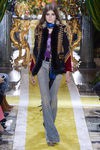 Pantalones acampanados y blazzer de Roberto Cavalli en la FW de Milán para otoño/invierno 2016/2017