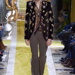 Blazzer estampado de Roberto Cavalli en la FW de Milán para otoño/invierno 2016/2017