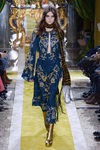 Vestido turquesa y dorado de Roberto Cavalli en la FW de Milán para otoño/invierno 2016/2017