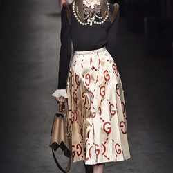 Falda plisada de Gucci en la FW de Milán para otoño/invierno 2016/2017