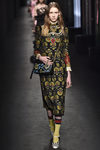 Vestido midi estampado de Gucci en la FW de Milán para otoño/invierno 2016/2017