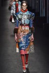 Abrigo midi con print animal de Gucci en la FW de Milán para otoño/invierno 2016/2017
