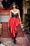 Vestido dos piezas estilo motero de Moschino en la FW de Milán para otoño/invierno 2016/2017