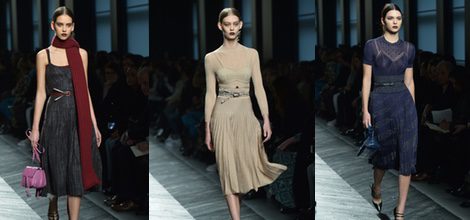 Vestido gris y bufanda granate de Bottega Veneta en la FW Milán para otoño/invierno 2016/2017