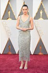 Daisy Ridley con un vestido de Chanel en la alfombra roja de los Premios Oscar 2016