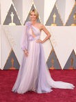 Heidi Klum con un diseño vaporoso de Marchesa en la alfombra roja de los Premios Oscar 2016