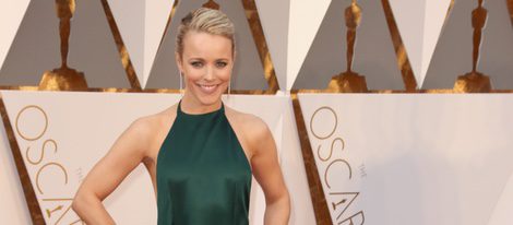 Rachel McAdams con un vestido de August Getty en la alfombra roja en los Premios Oscar 2016