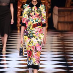 Vestido estampado colorido de Dolce&Gabbana en la FW de Milán para otoño/invierno 2016/2017