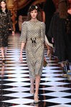 Vestido de cuadros con brillantes de Dolce&Gabbana en la FW de Milán para otoño/invierno 2016/2017
