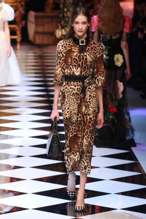 Vestido con print animal de Dolce&Gabbana en la FW de Milán para otoño/invierno 2016/2017