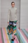Conjunto de colores delineados de Salvatore Ferragamo en la FW de Milán para otoño/invierno 2016/2017