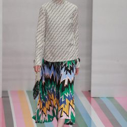 Conjunto de colores delineados de Salvatore Ferragamo en la FW de Milán para otoño/invierno 2016/2017