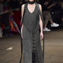 Mono acampanado en efecto brill brilli de Missoni en la FW de Milán para otoño/invierno 2016/2017