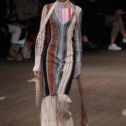 Vestido de rayas y pantalones acampanados de Missoni en la FW de Milán para otoño/invierno 2016/2017