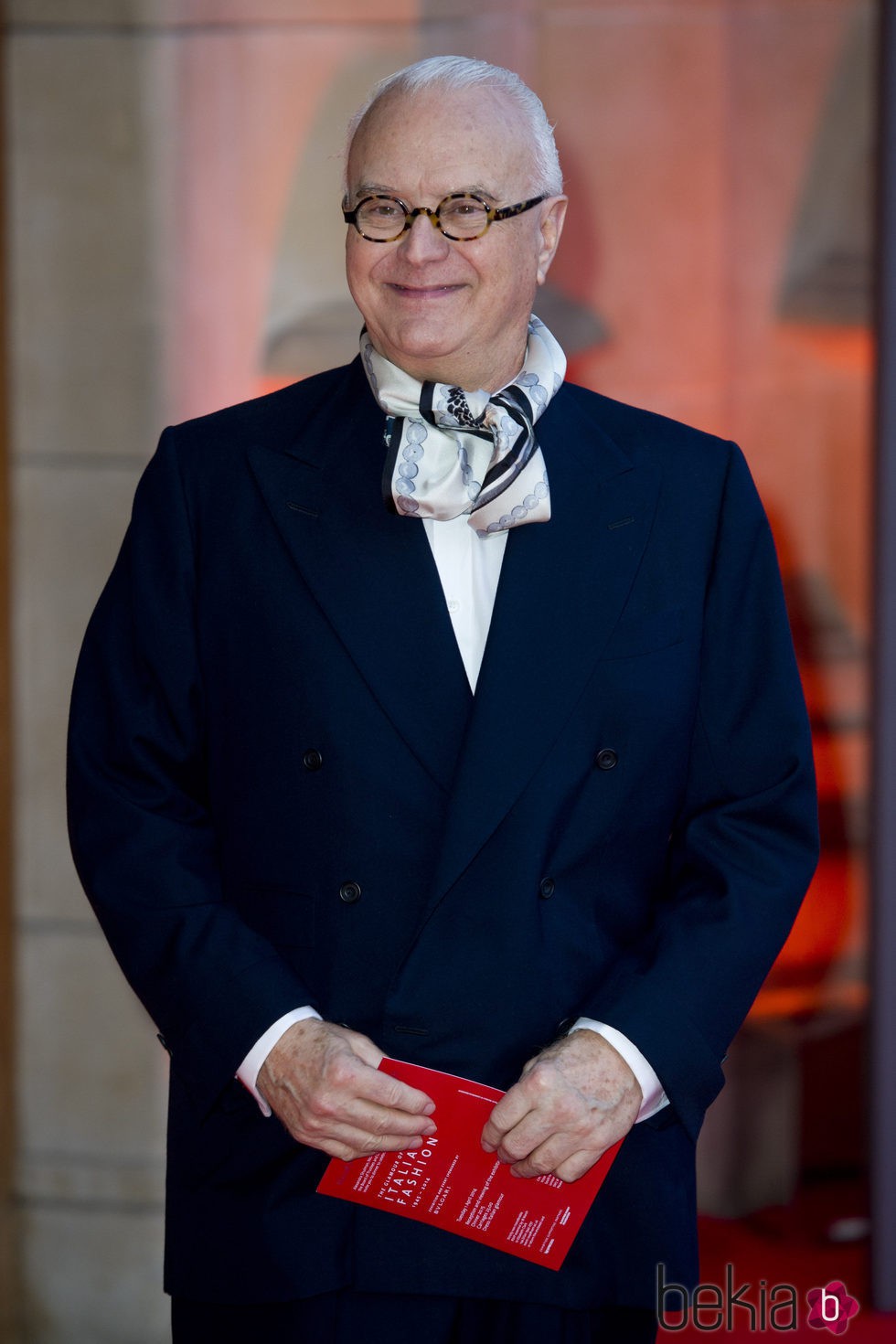 Manolo Blahnik en la exposición de 'The Glamour of Italian Fashion 1945-2014'